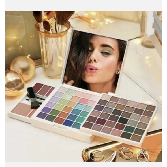 Avon Oh What Fun Makeup Mega Palette Eyes Lips Face Eye Shadow Gloss Blush - Picture 1 of 3